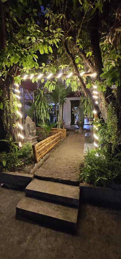 Retro Quarter Mb Hostel เสียมราฐ ภายนอก รูปภาพ