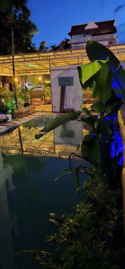Retro Quarter Mb Hostel เสียมราฐ ภายนอก รูปภาพ