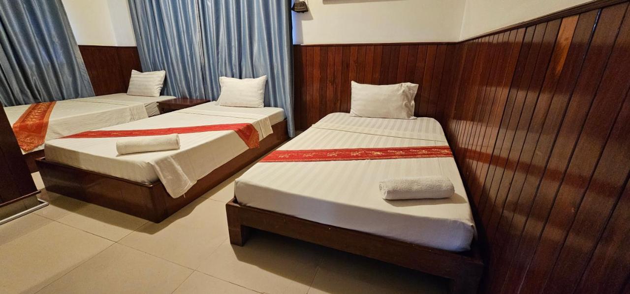 Retro Quarter Mb Hostel เสียมราฐ ภายนอก รูปภาพ