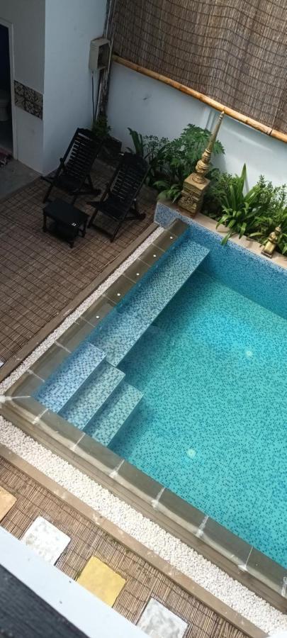 Retro Quarter Mb Hostel เสียมราฐ ภายนอก รูปภาพ