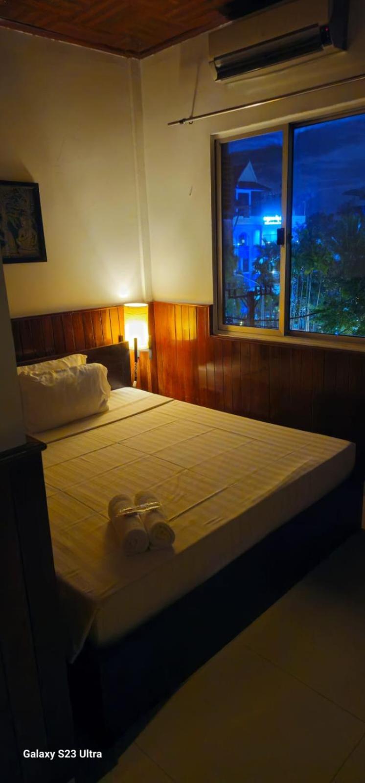 Retro Quarter Mb Hostel เสียมราฐ ภายนอก รูปภาพ
